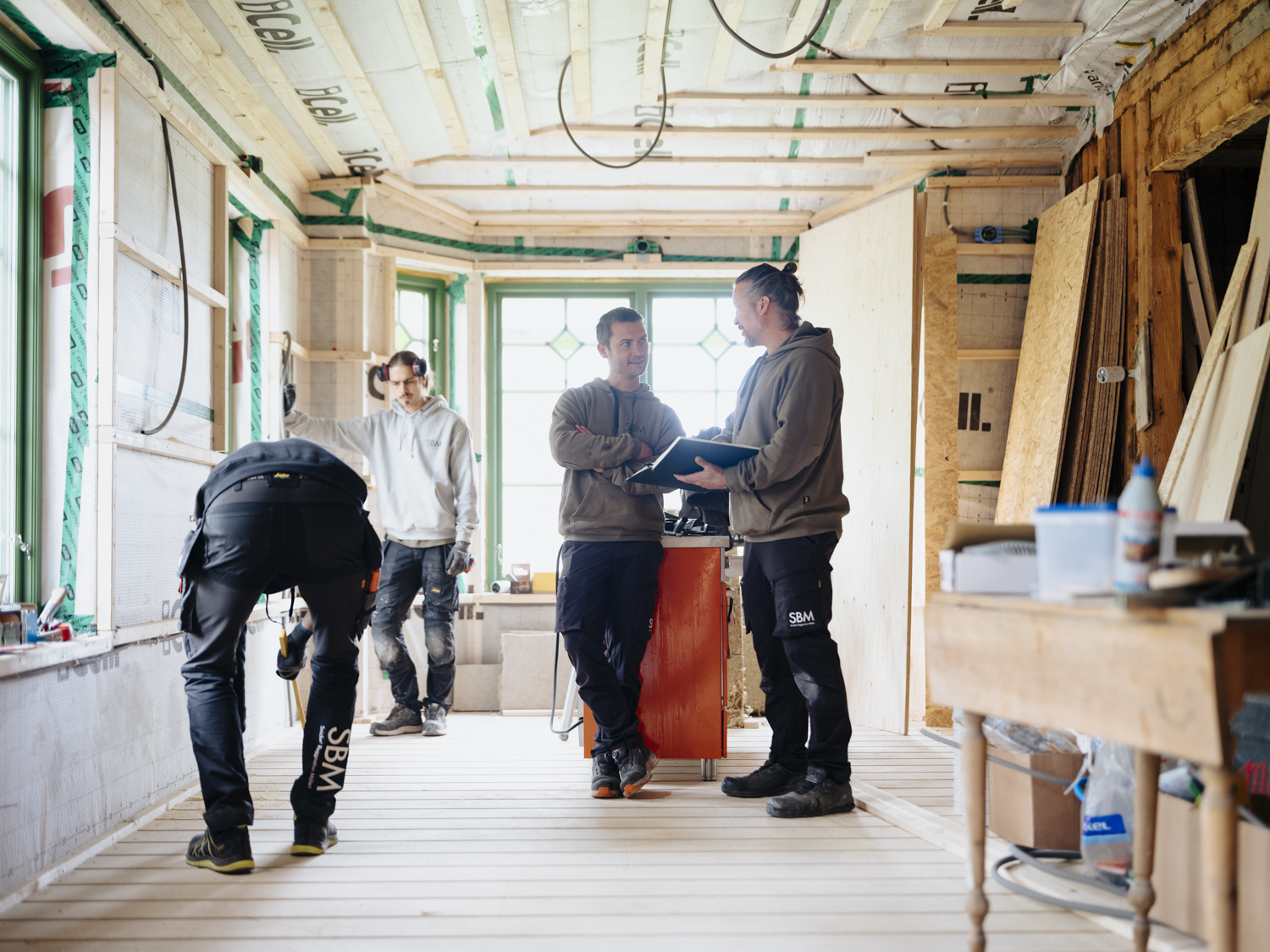 4 byggarbetare gör en renovering i Uppsala