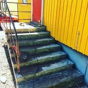 En trappa som måste renoveras
