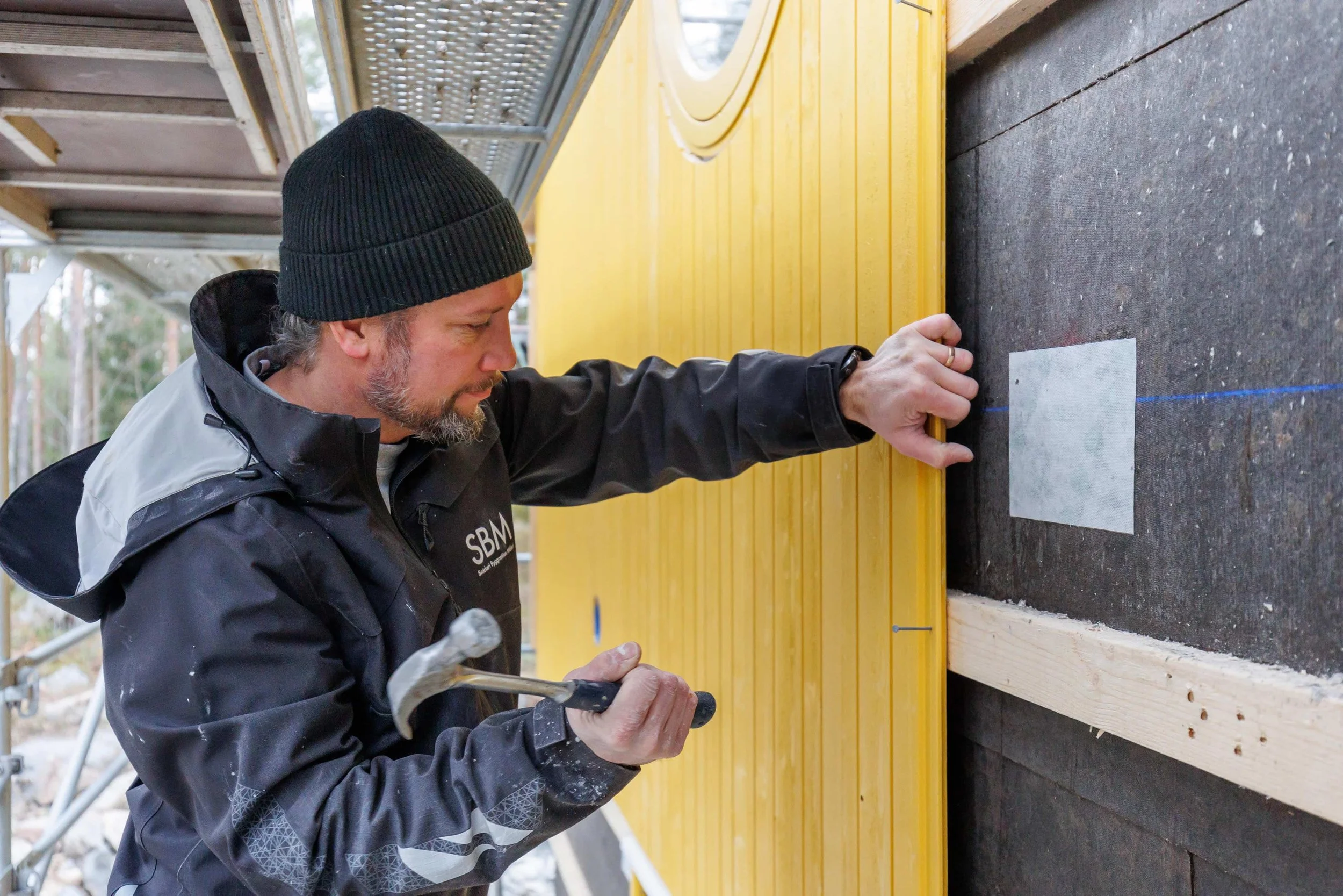 Ett panelbyte i Uppsala under vintern. 